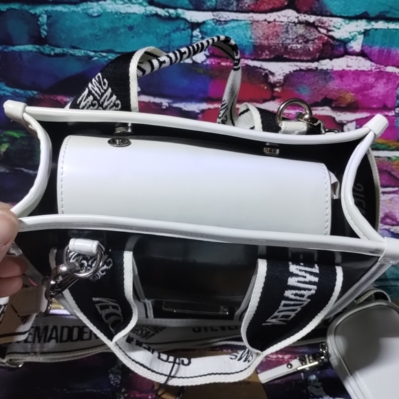 Steve Madden Black BWEBBER TIKTOK Popular Crossbody Bag w/ Air Pod Case $78 - Picture 4 of 16